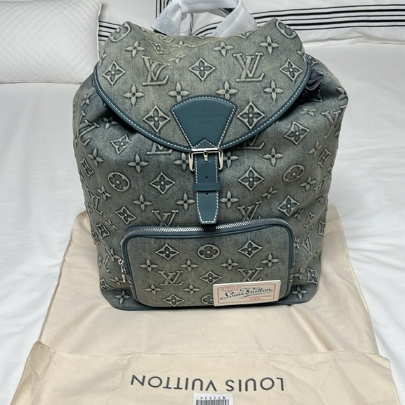 Louis Vuitton Denim Men's Backpack - Medium Condition: New
Color: Denim Blue - Picture 3 of 8
